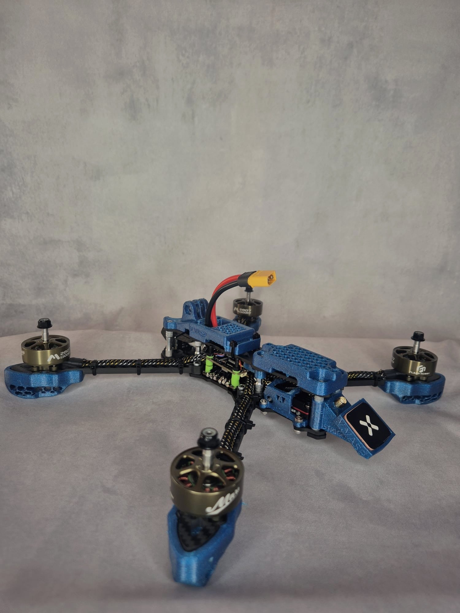 diy fpv race drone on a gray background strigoi-7 back
