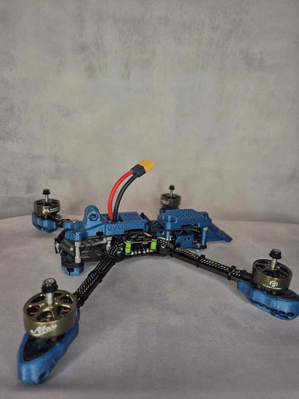 diy fpv race drone on a gray background strigoi-7 side